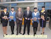 Premierenflug mit Blasmusik und Präsenten: Neuer Satellitenterminal am Münchner Airport ging planmäßig und reibungslos in Betrieb. Premierenflug der Lufthansa nach Rom am 26.04.2016 (©Foto: Marikka-Laila Maisel)